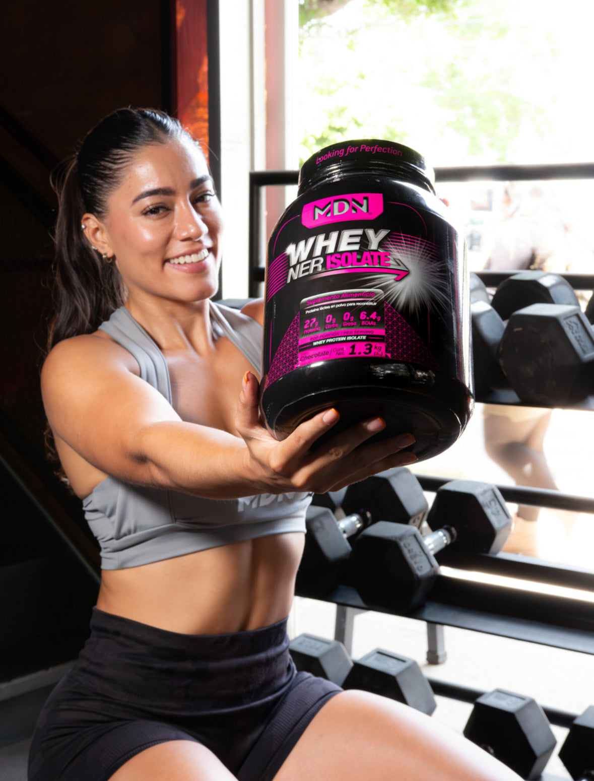 Proteína Aislada WheyNer Isolate 1.36kg Sabor Fresa, 27g de proteina, MDN Sports, 45 porciones, SIN CARBOHIDRATOS y grasa.